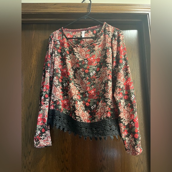Xhilaration Tops - Xhilaration red/black multi blouse with black crochet trim hem. Women’s medium.